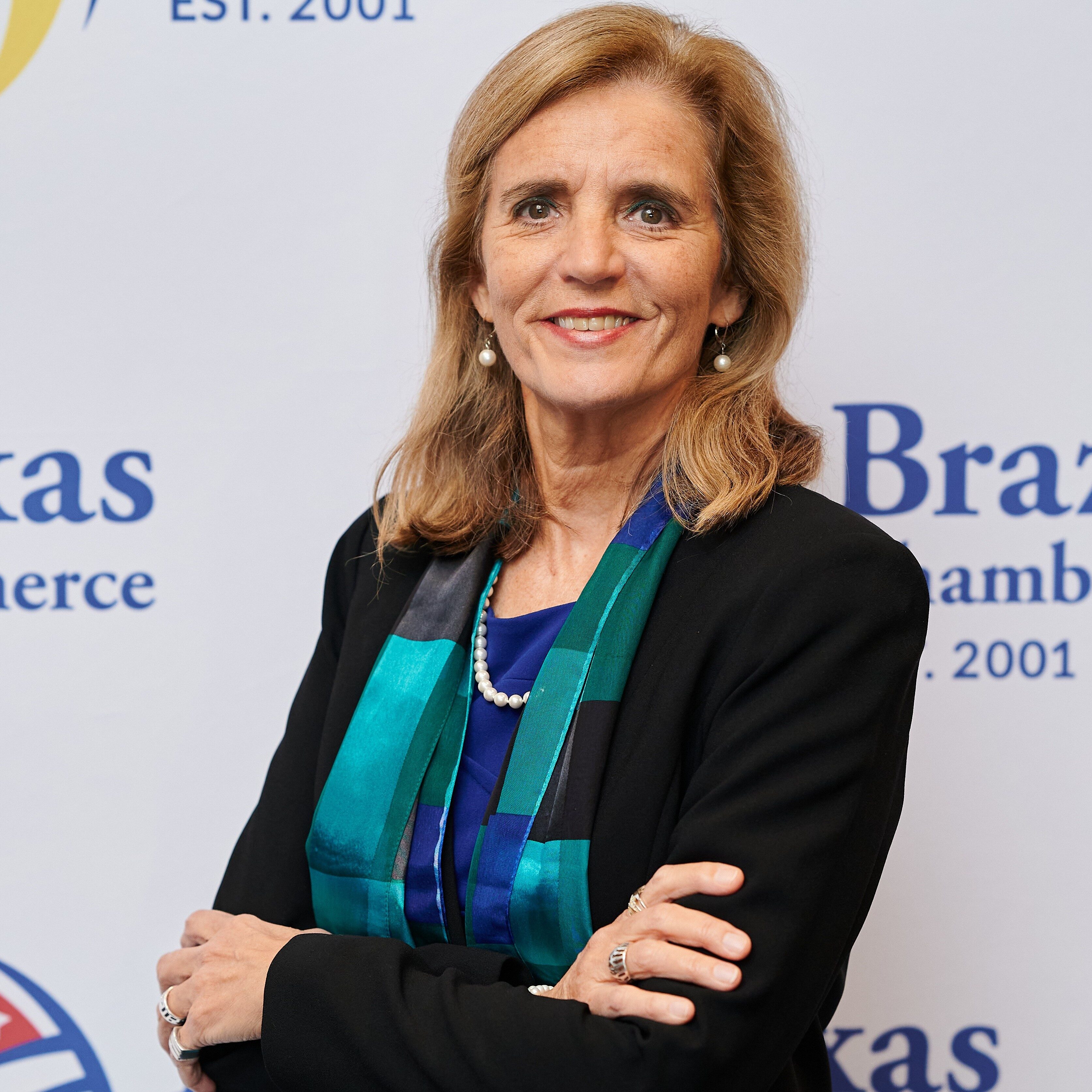 Square_Carla Lacerda_Headshot V2